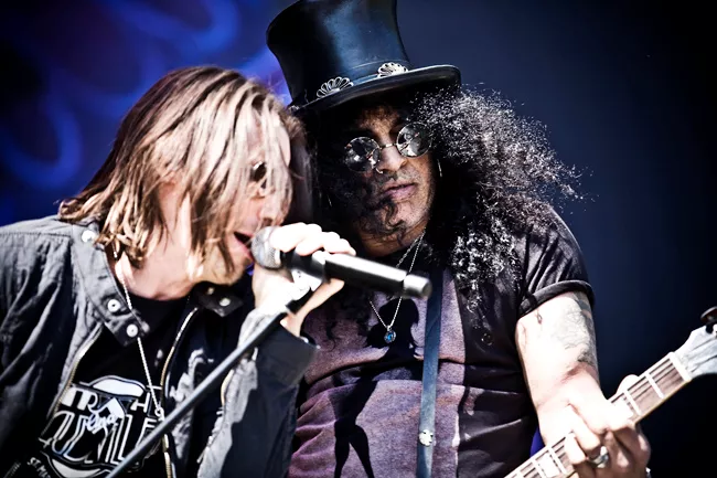 Slash overfaldet på scenen