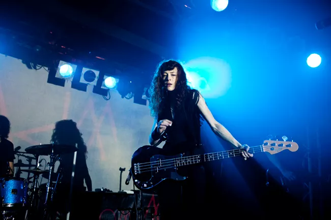 Melissa Auf Der Maur flyttes