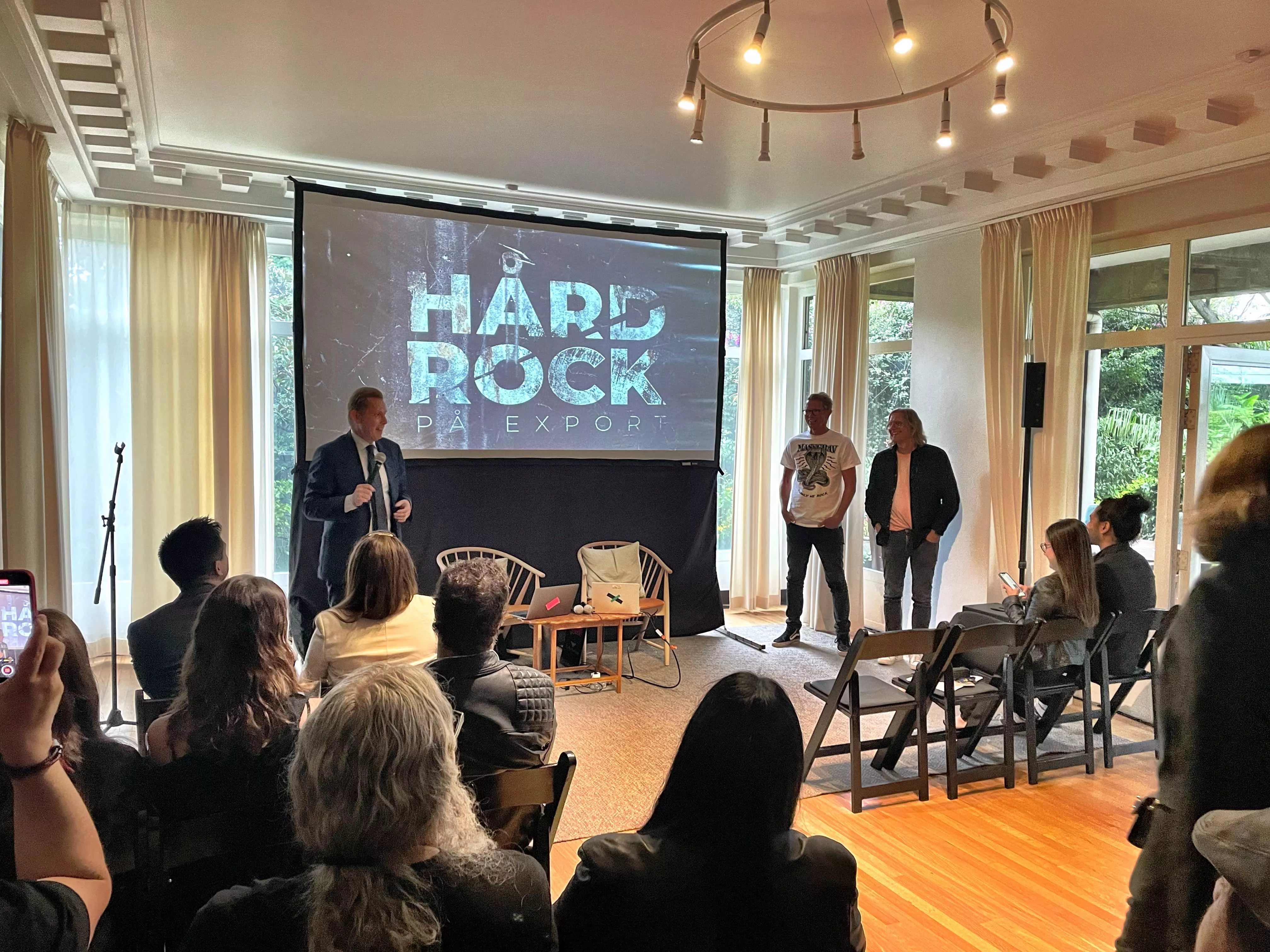 Fredrik Norberg och Magnus Broni på besök i Sveriges ambassad i Mexiko. Foto: Åsa Hamneståhl.