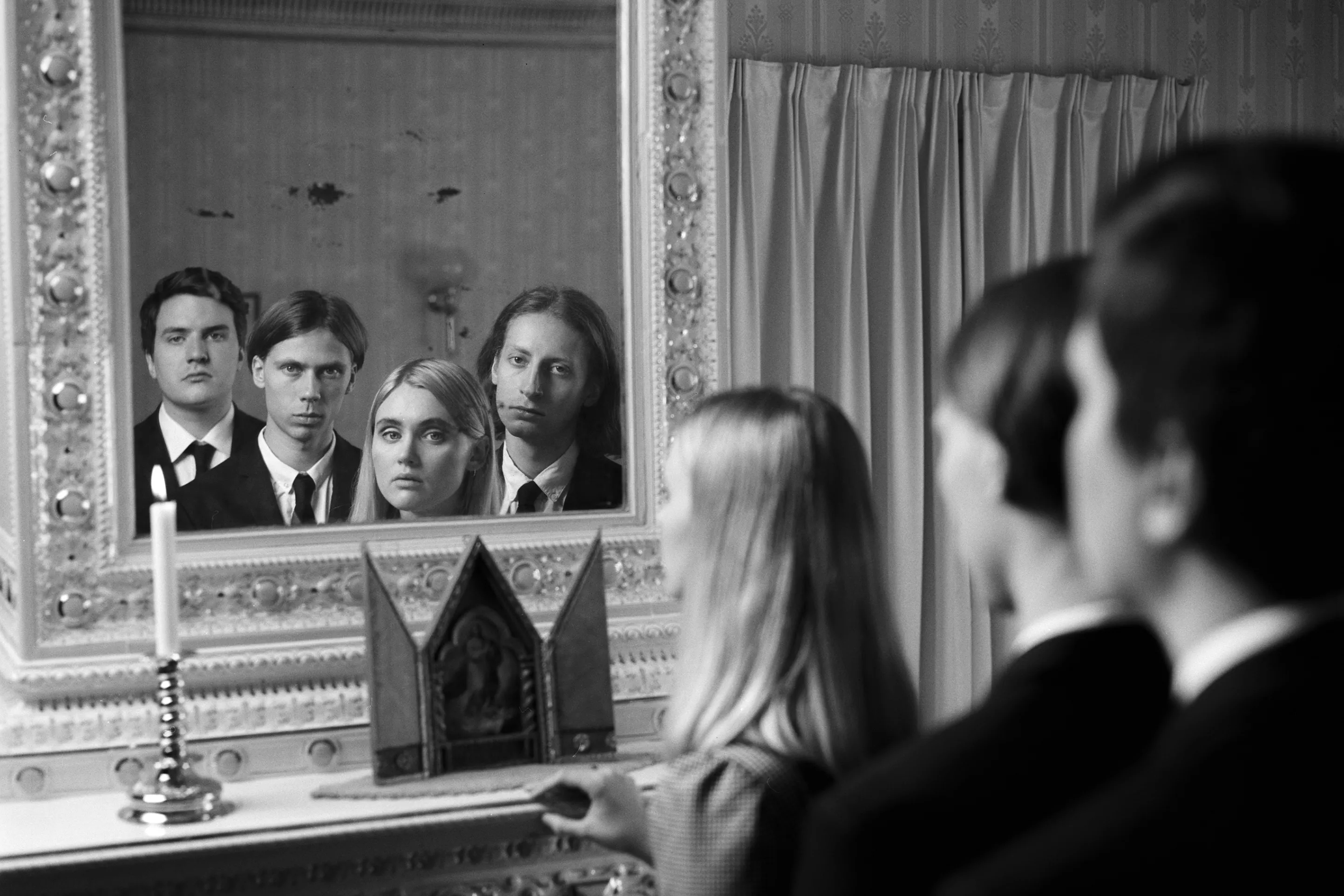 "Grunden var klar på någon minut" – Låt För Låt med Beverly Kills