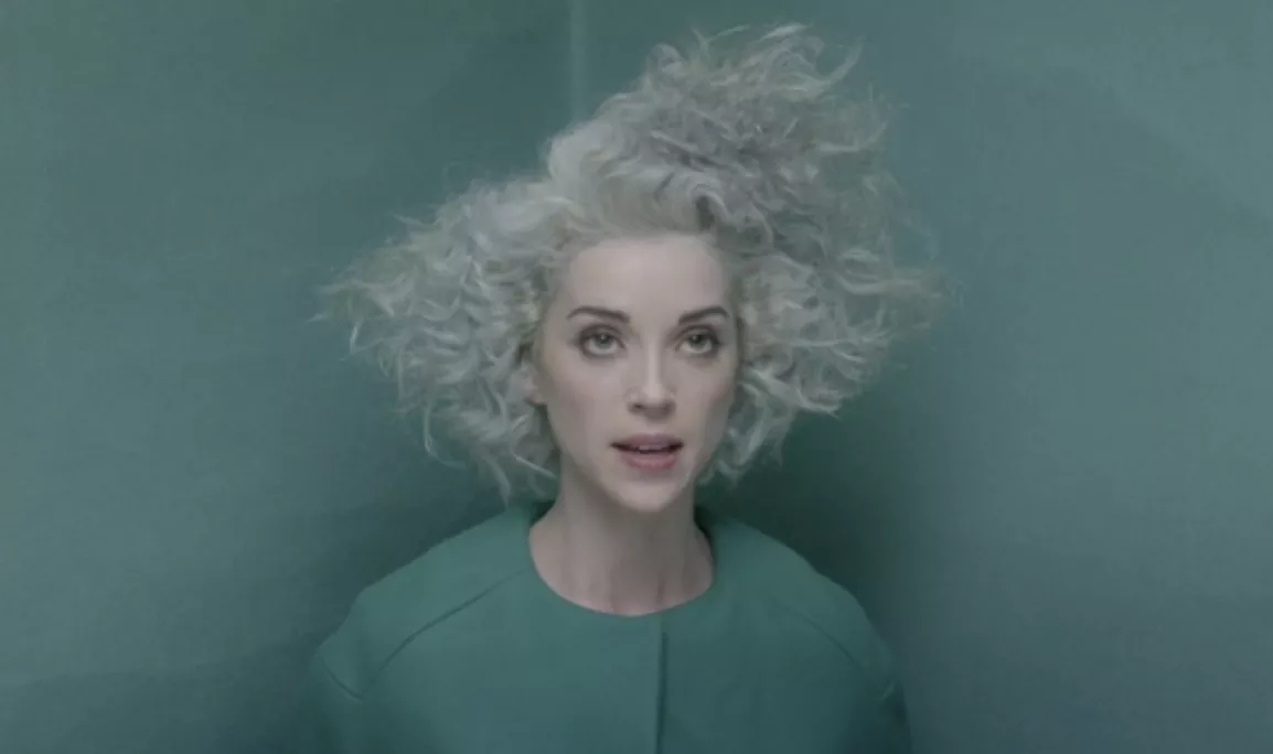 Se dystopisk musikvideo af St. Vincent