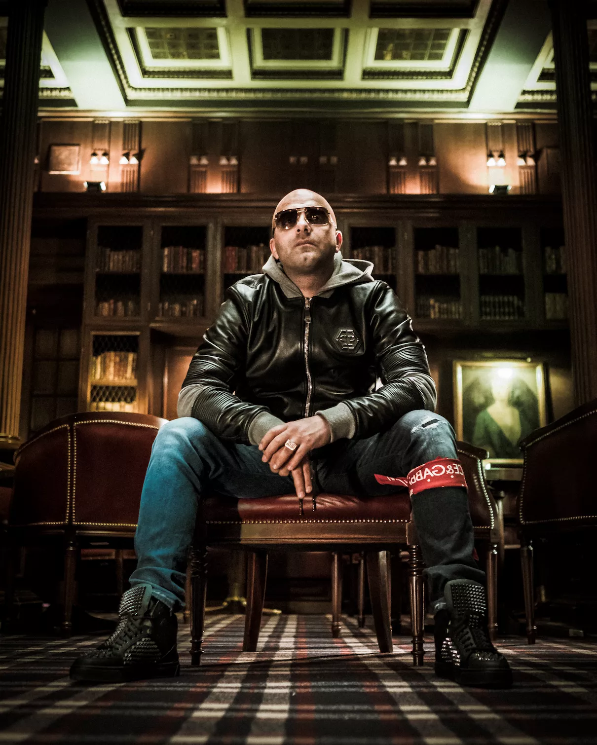 Møder sit endeligt i actionmættet video