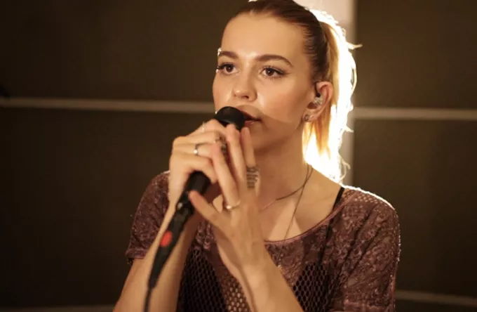 Emmelie de Forest tilbage i Melodi Grand Prix – for England