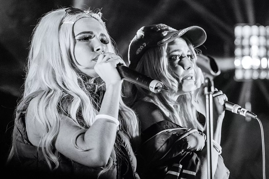 Rebecca & Fiona ställer in festivalspelning efter kritik