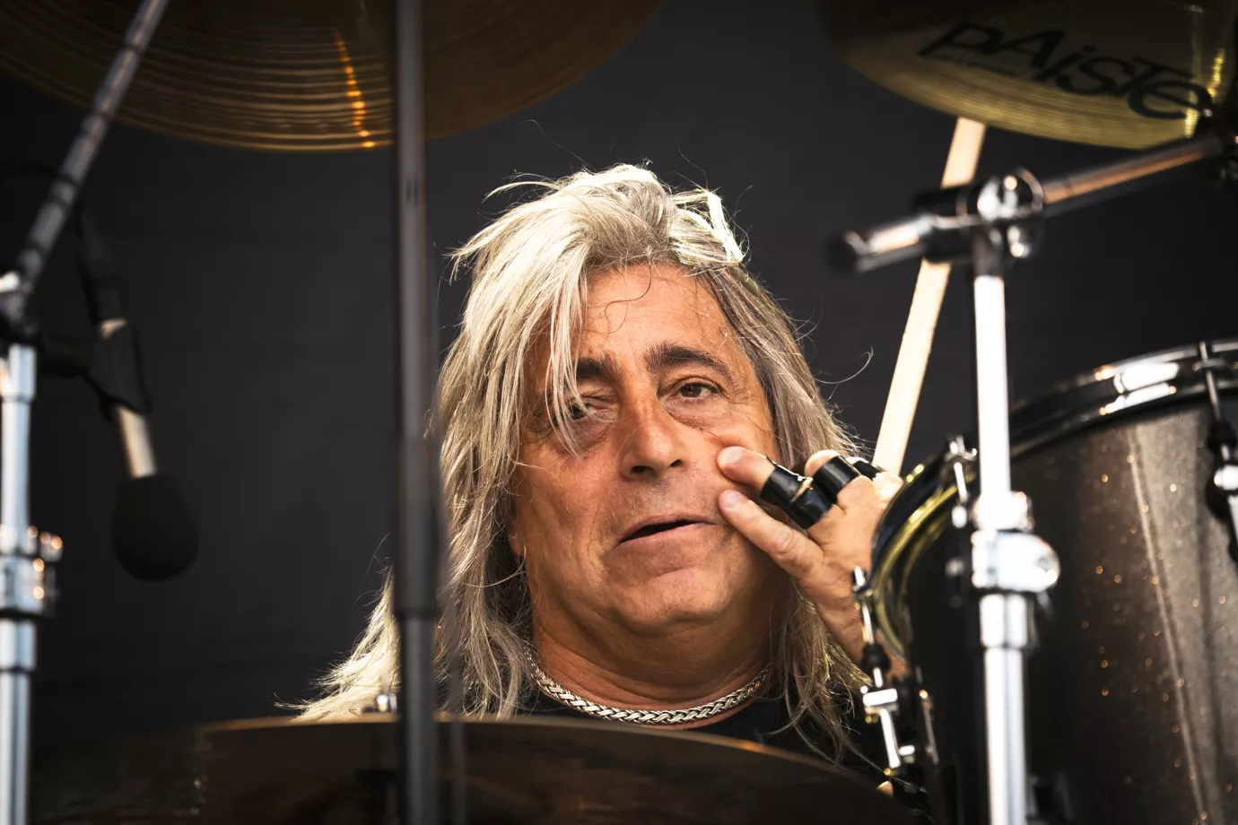 Mikkey Dee ramt af blodforgiftning