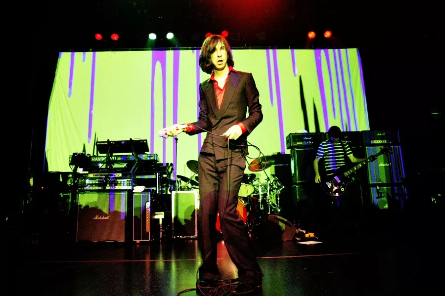 Primal Scream viser frem ny bassist