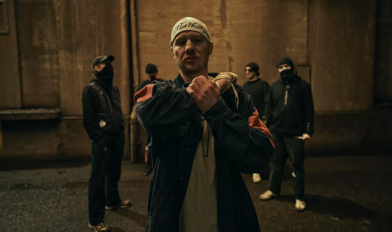 Ny single fra aarhusianske hiphoppere dykker ned i tidens tyranni