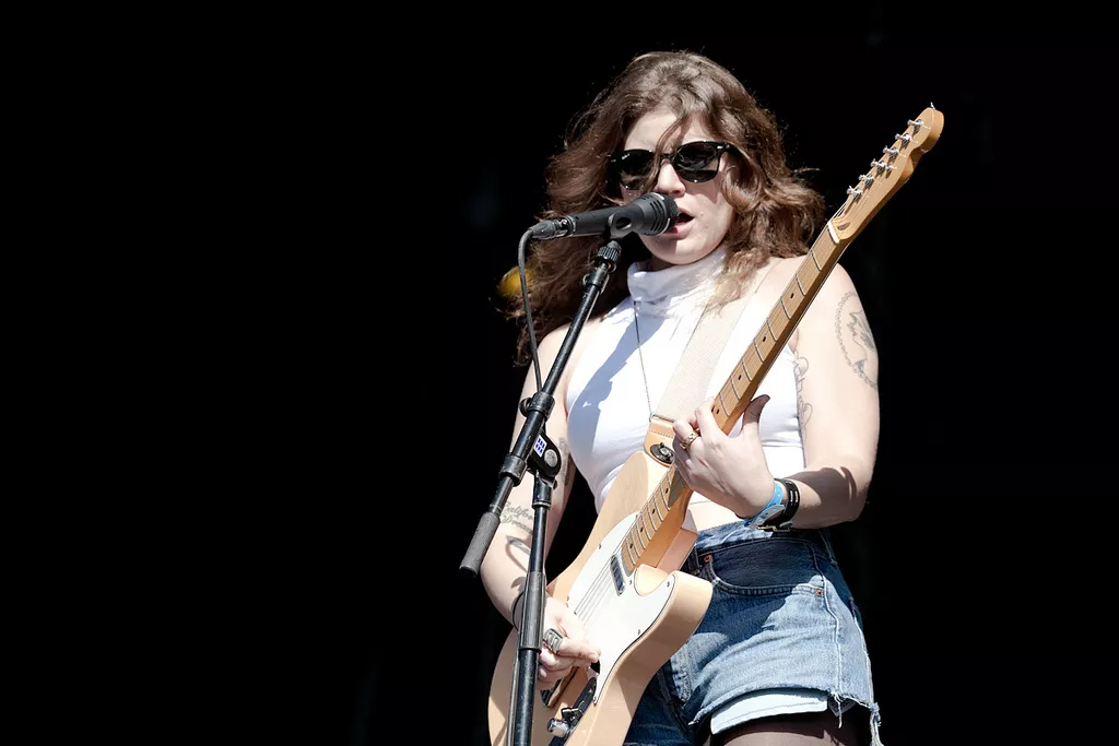 Sångerska dissar sexistisk recensent