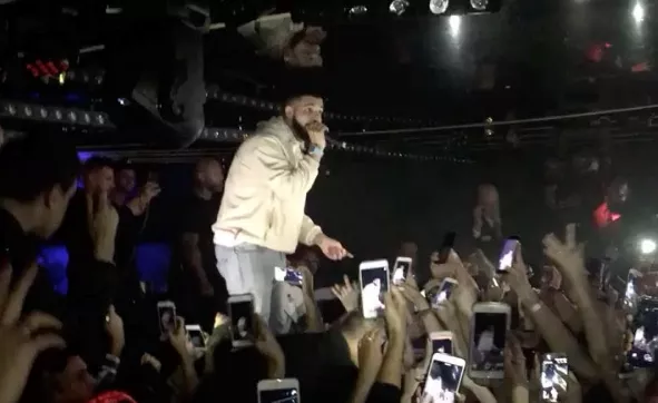 Superstjärnan till attack mot tafsare: "If you don't stop touching girls ..."