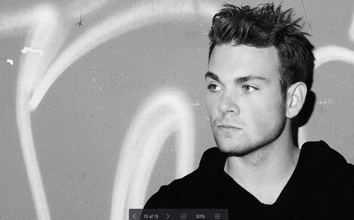 Charmerende genrejonglør