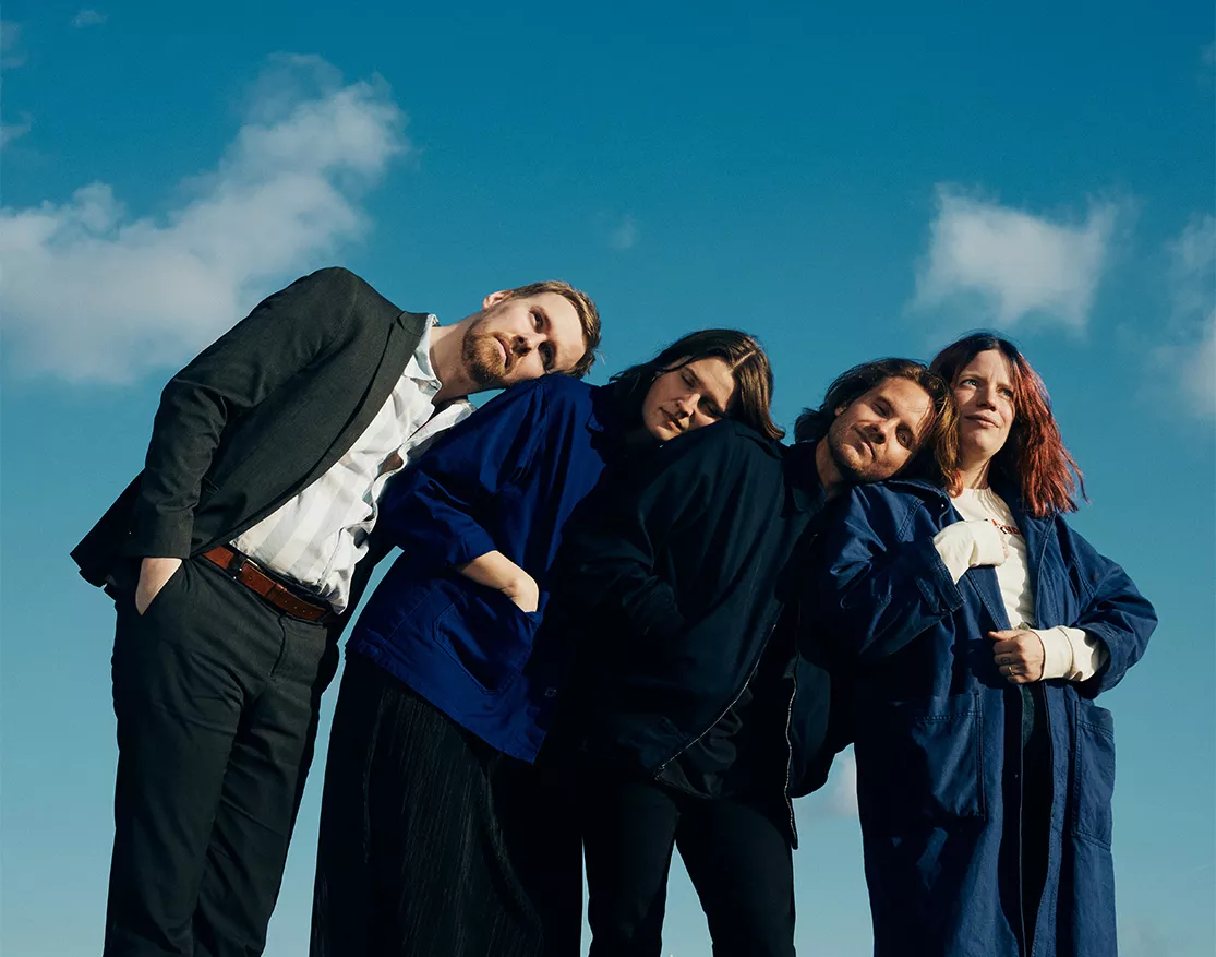 ALLE FLYTTER HJEMMEFRA: Hør ny single fra Katinka Bands kommende album