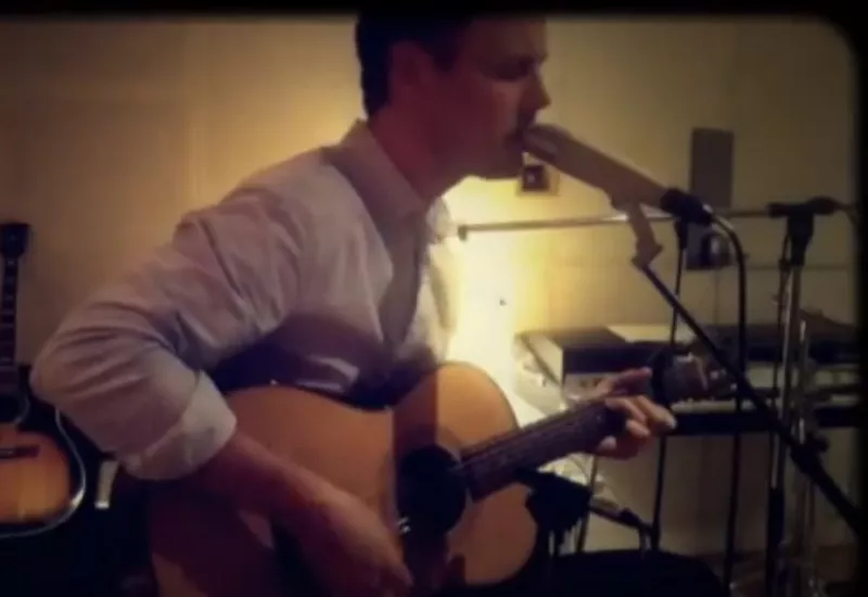 ''Chefen försöker tafsa under misteln''