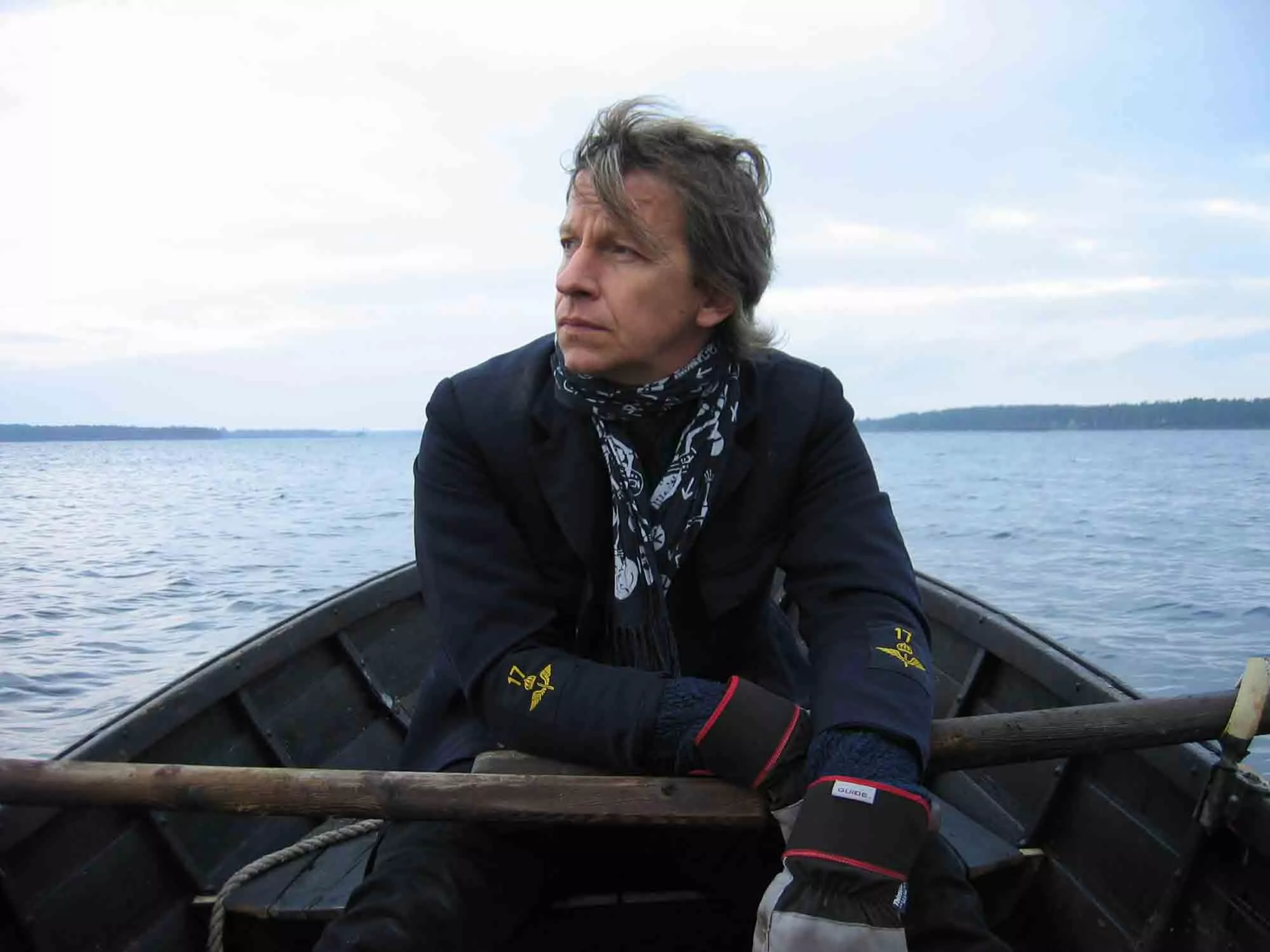 Stefan Sundström flyr landet