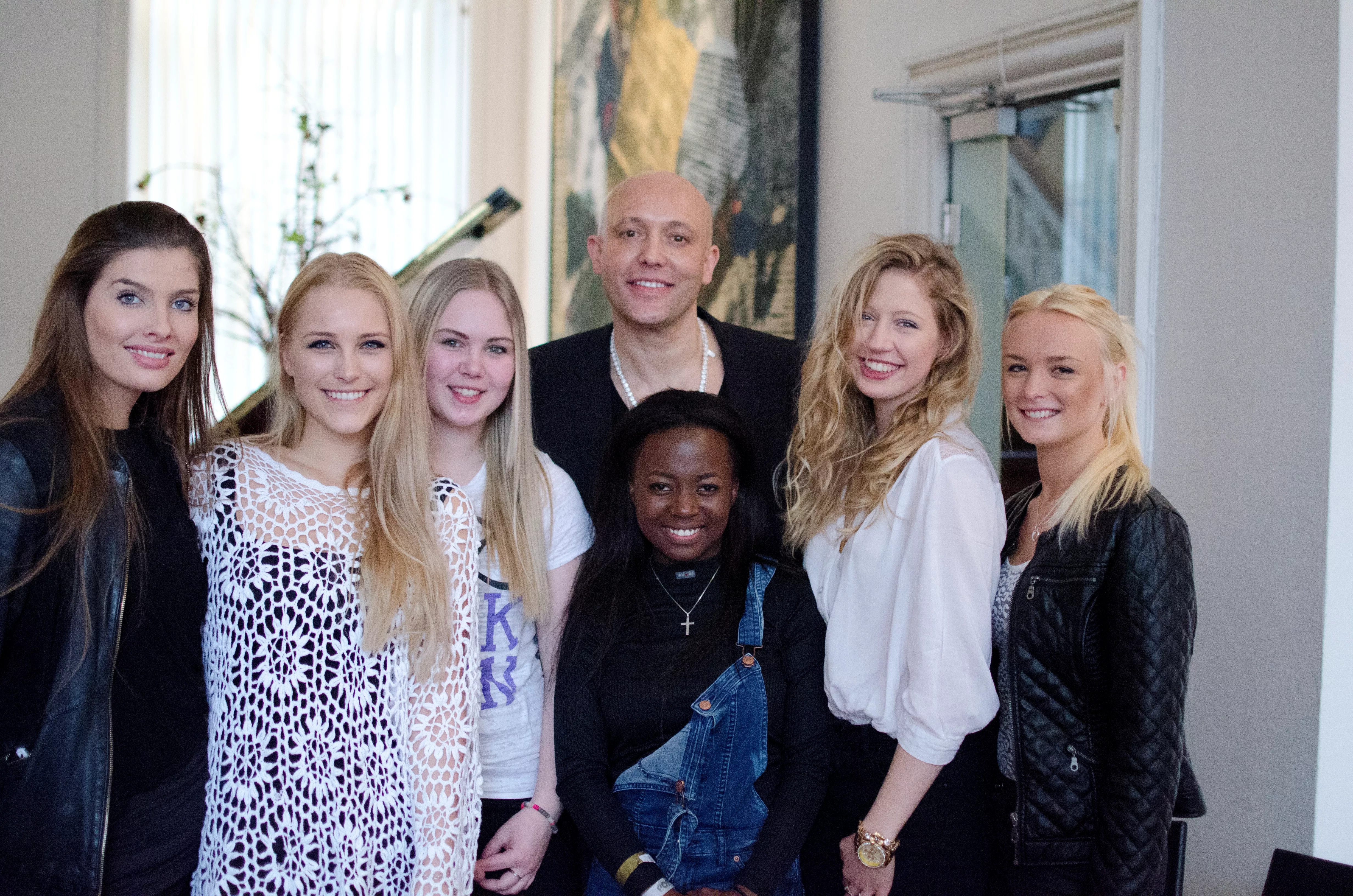 Her er René Difs nye pigegruppe