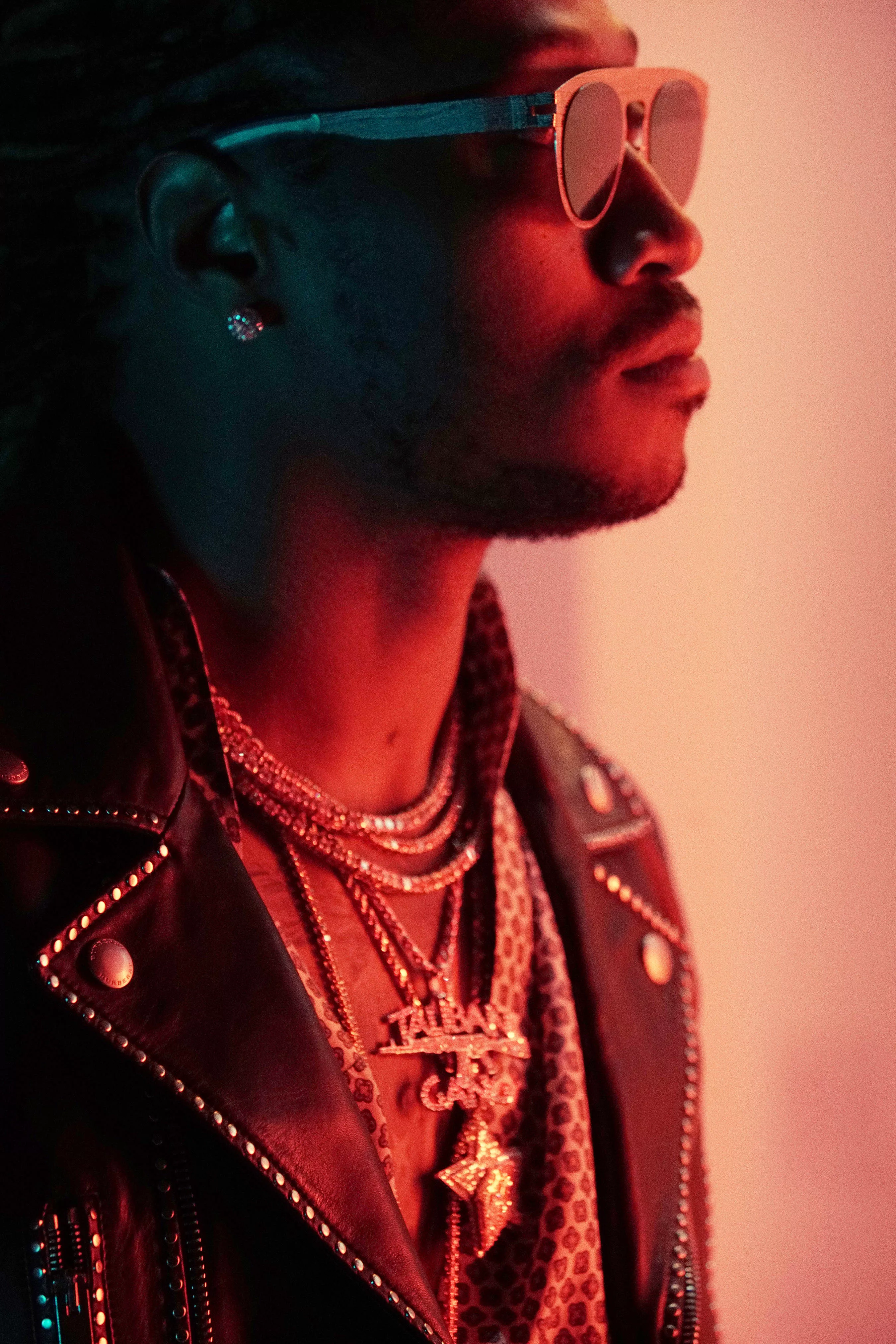 Den asociale, følelsessky persona vender tilbage