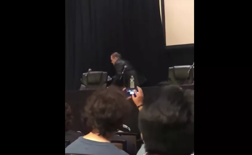 Här bryter rockstjärnan nyckelbenet på skräckfilmskonvent