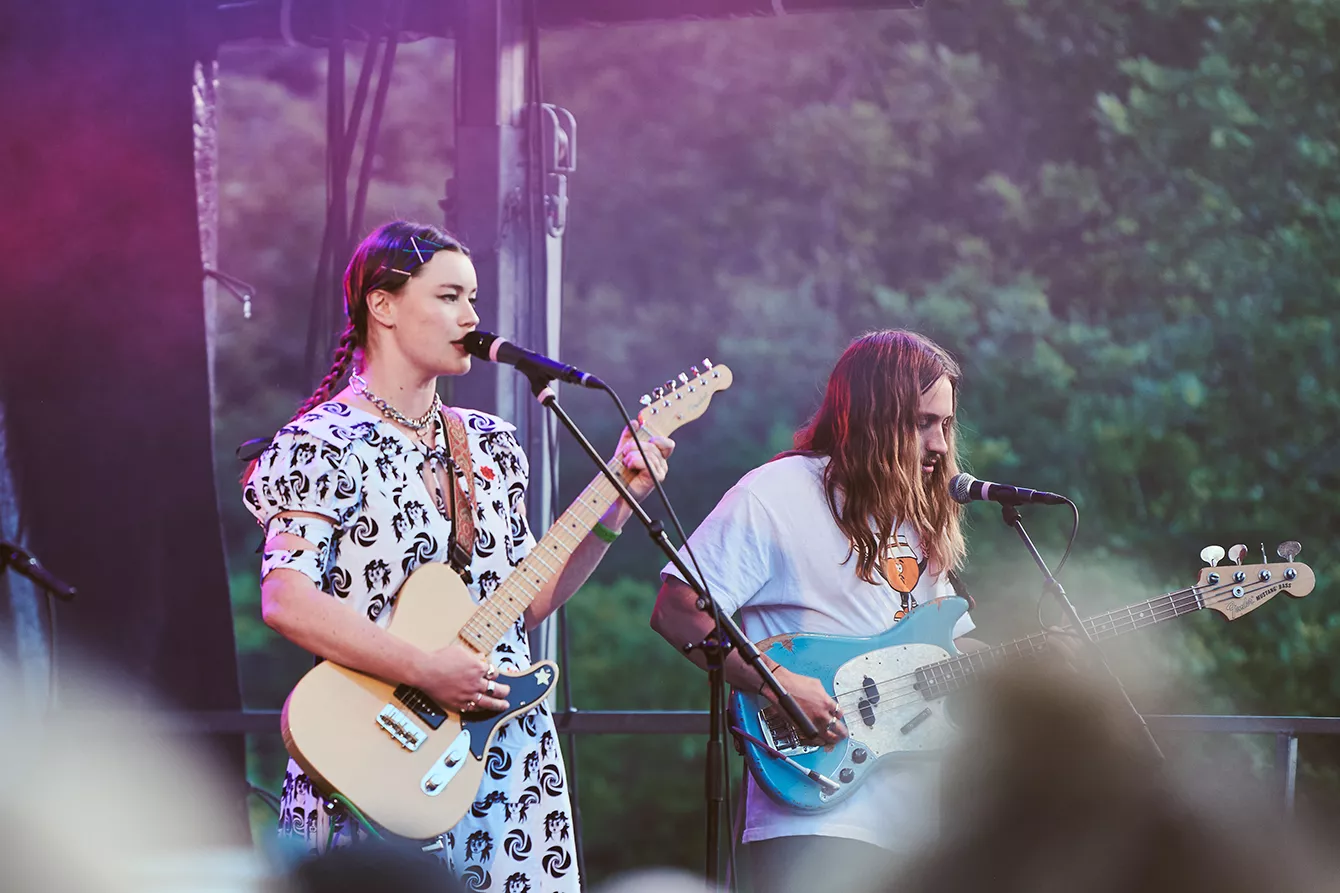 Wet Leg skal opleves live