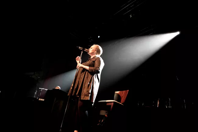 Adele: Debaser Medis, Stockholm