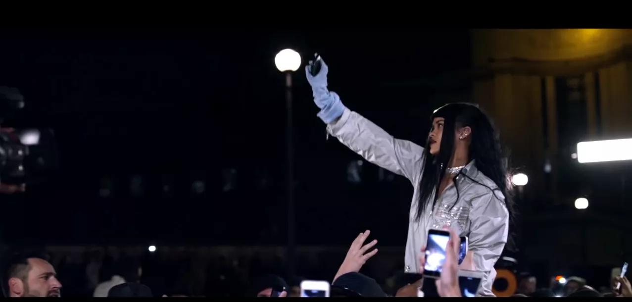 Rihanna giver billedside til den 88 sekunder lange 'Goodnight Gotham'