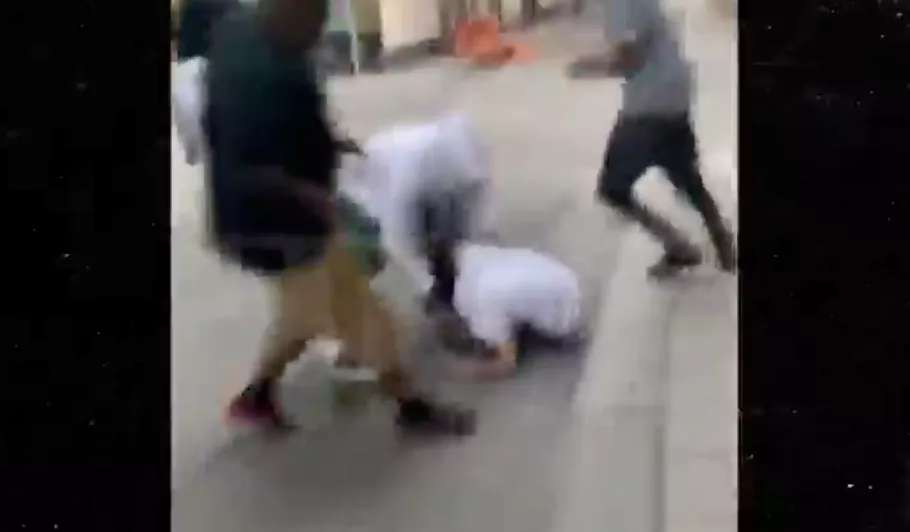 Världsstjärna i slagsmål på öppen gata i Stockholm – se klipp