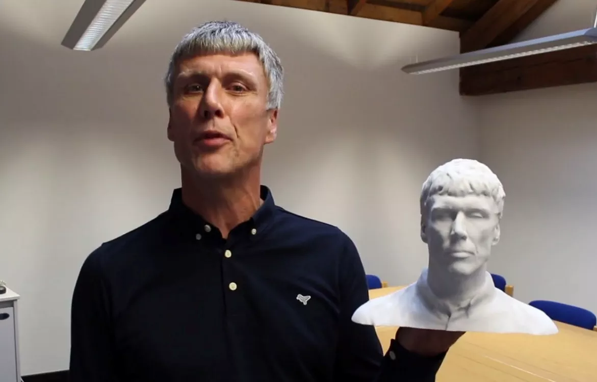 Här möter Manchesterikonen sitt 3D-printade jag