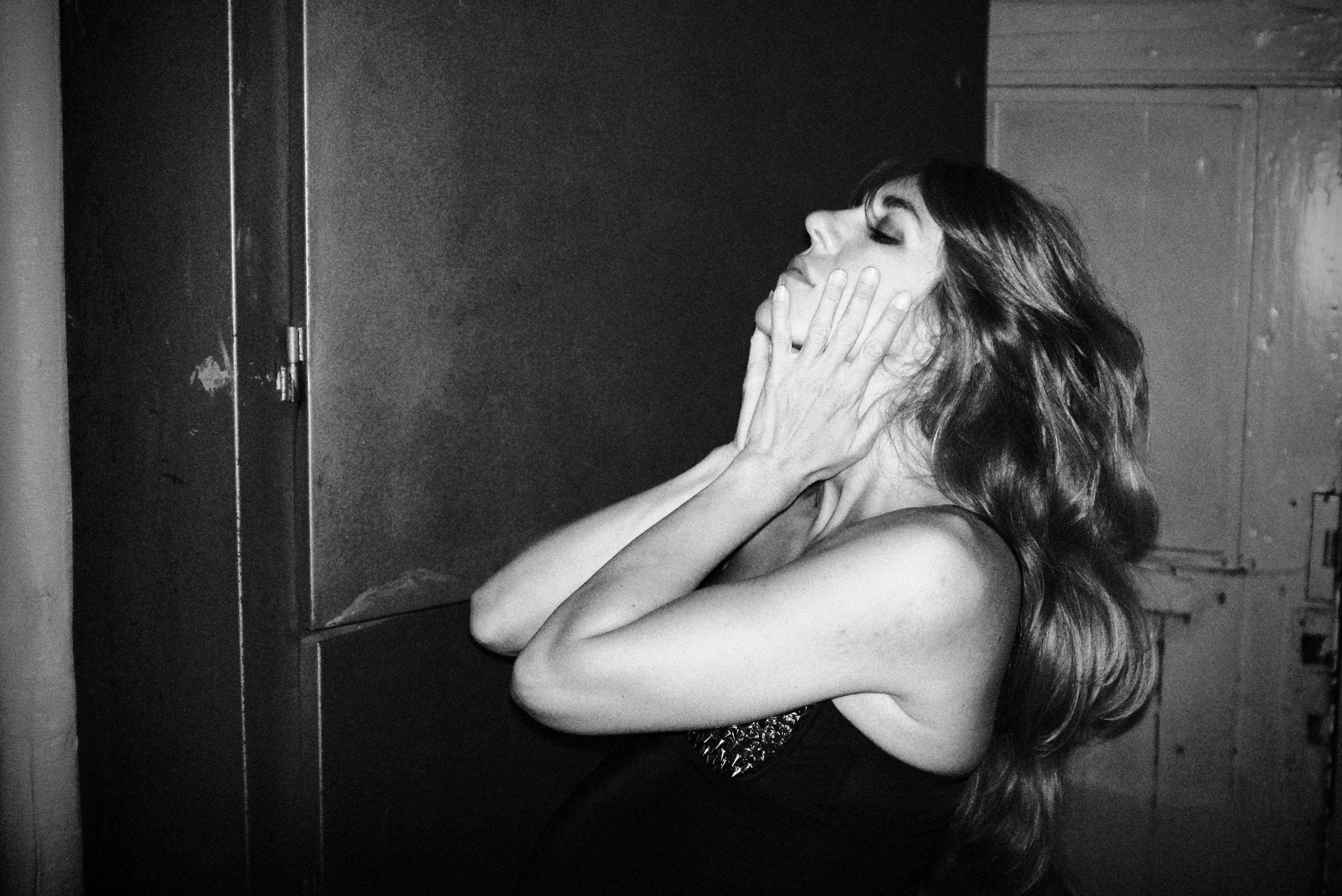 PREMIERE: Femstjernede Neu Sierra udgiver rørende musikvideo fra flygtningelejre