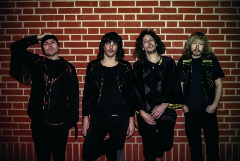 ''Folk slet i en och ölglas krossades över elektroniken''