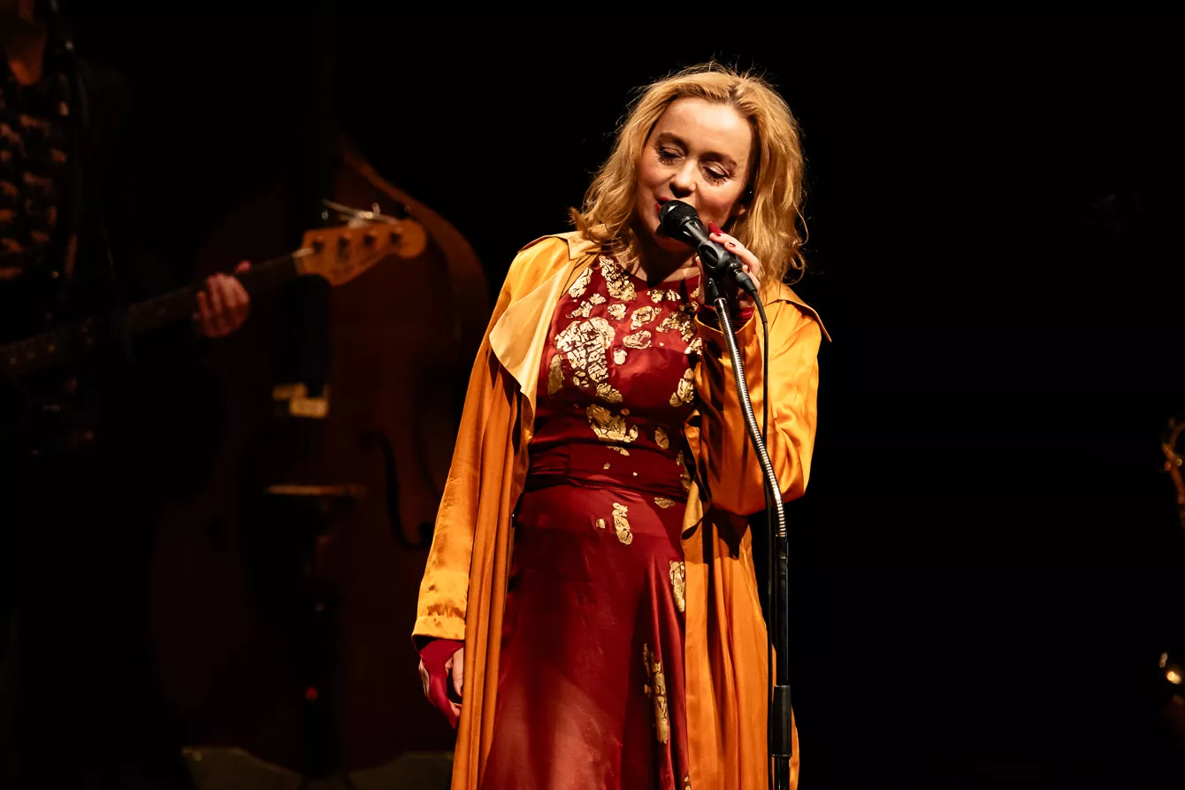 Befriende sloppy svensk honky tonk