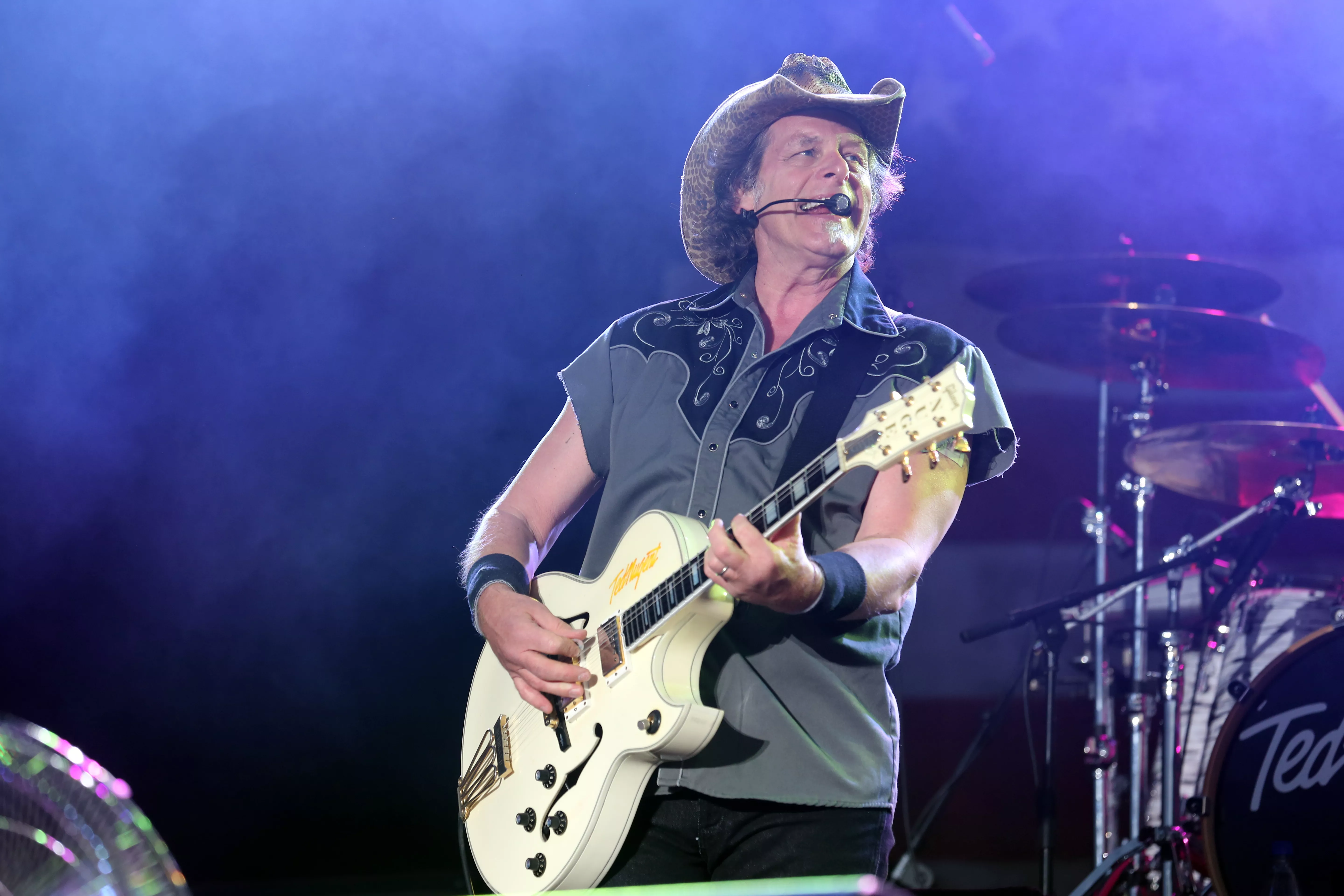 Coronaskeptisk rocksanger testet positiv for COVID-19