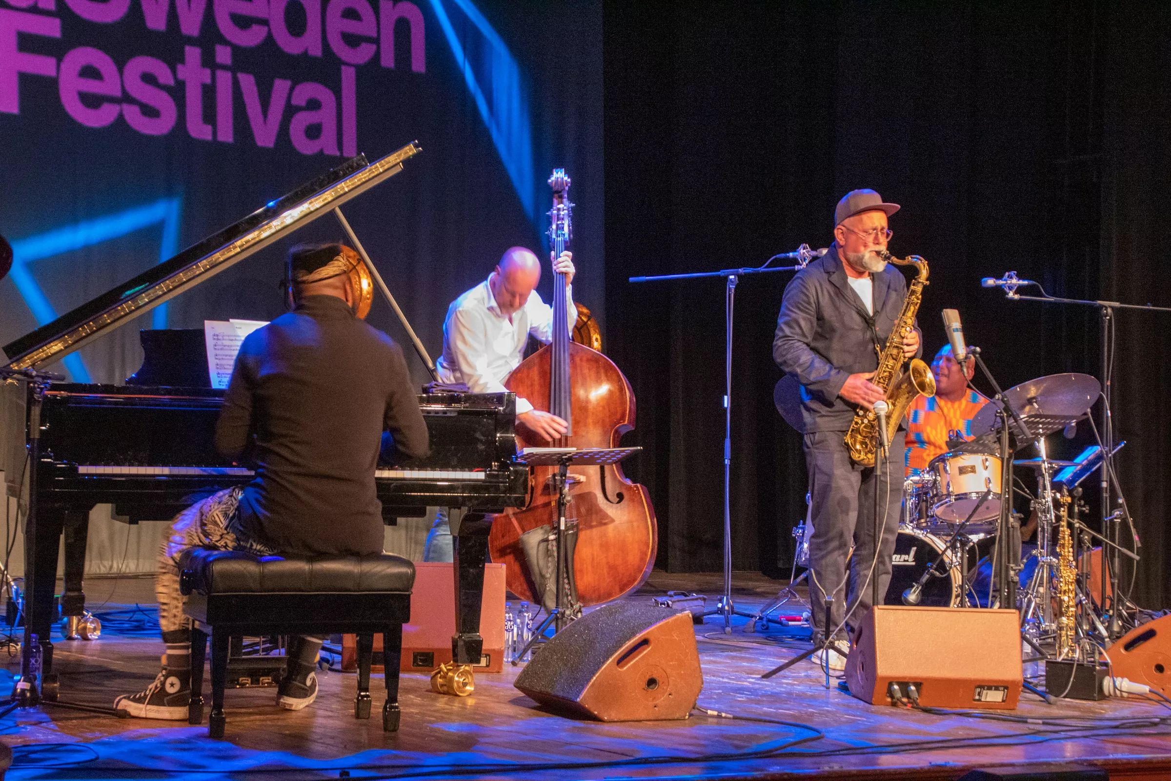 REPORTAGE: Från total musikalisk tillfredsställelse till oinspirerade randiga t-shirts