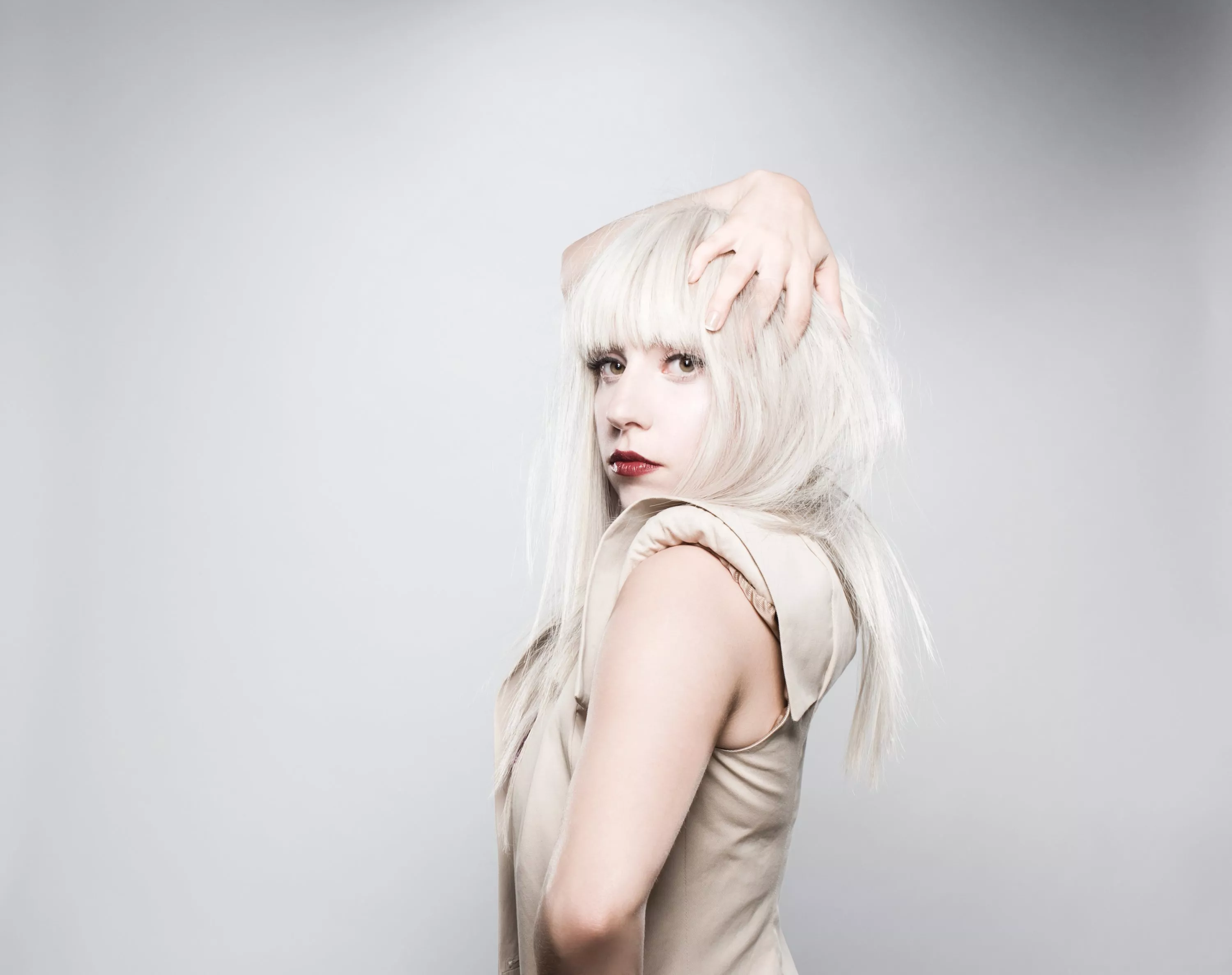 Lady Gaga udsender country-inspireret, upbeat single