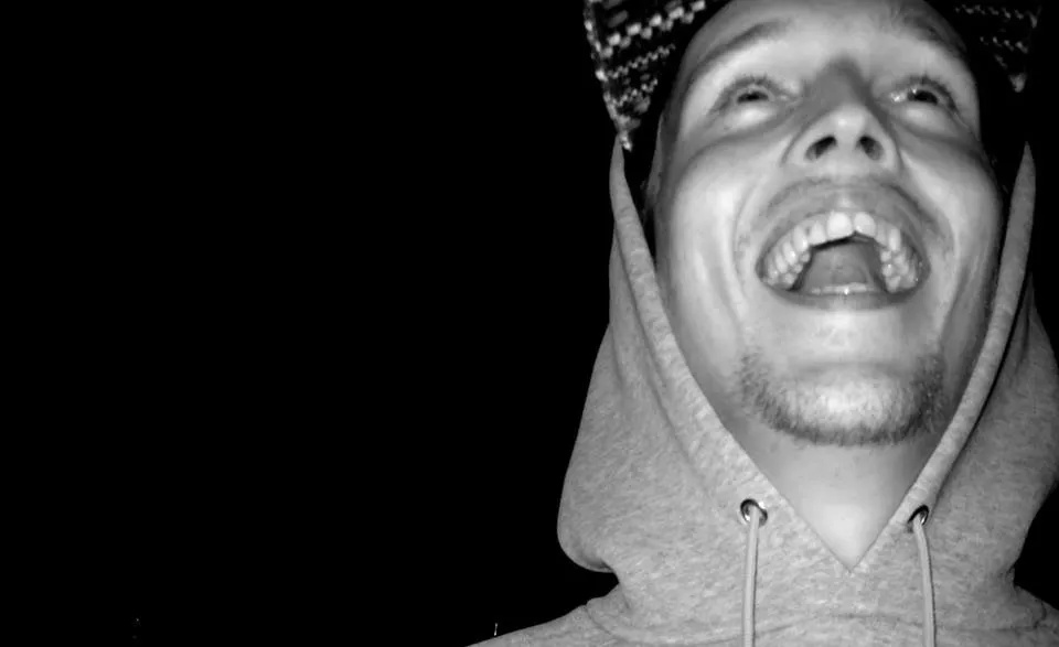 Gyldenbrun video fra anmelderrost rapper