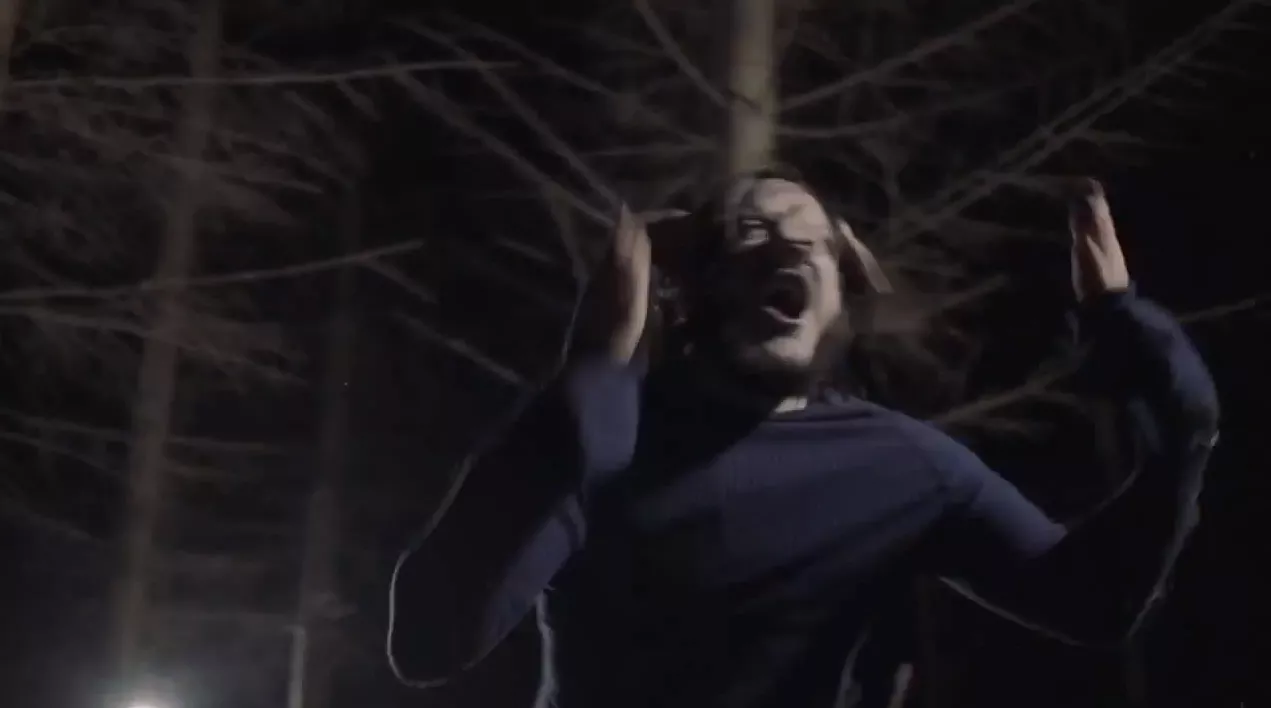 Se Förtress blive vilddyr i ny video