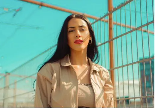 Hør ny single fra den danske urban-kunstner Sandra Hussein