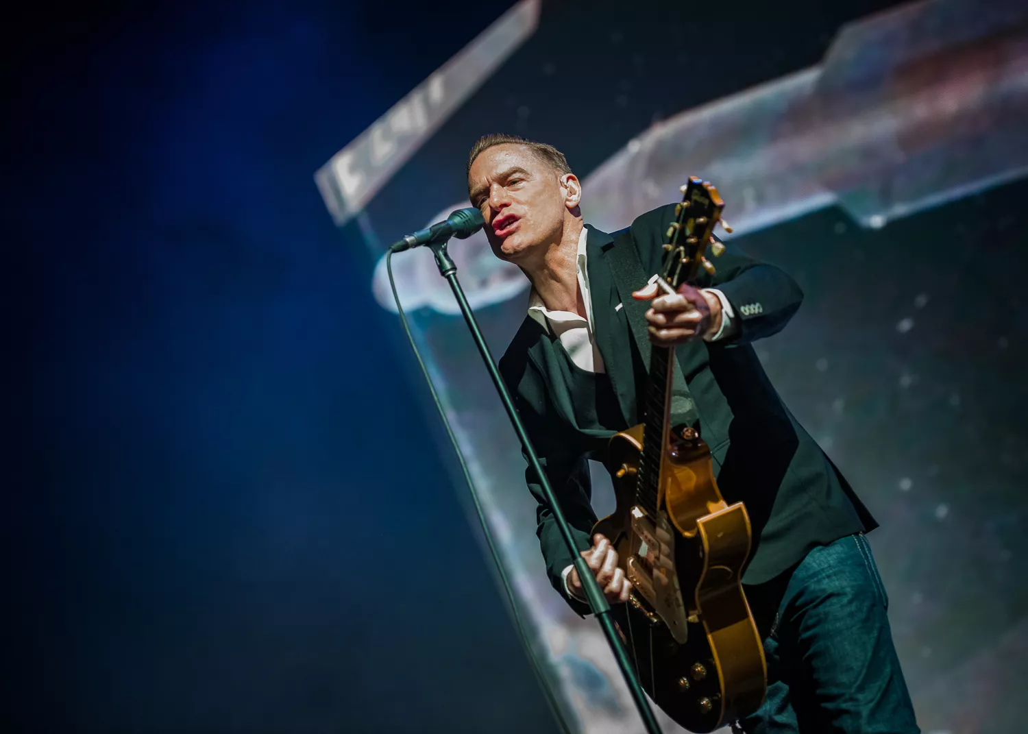 ANMELDELSE: Kongen av platthetene har overgått seg selv