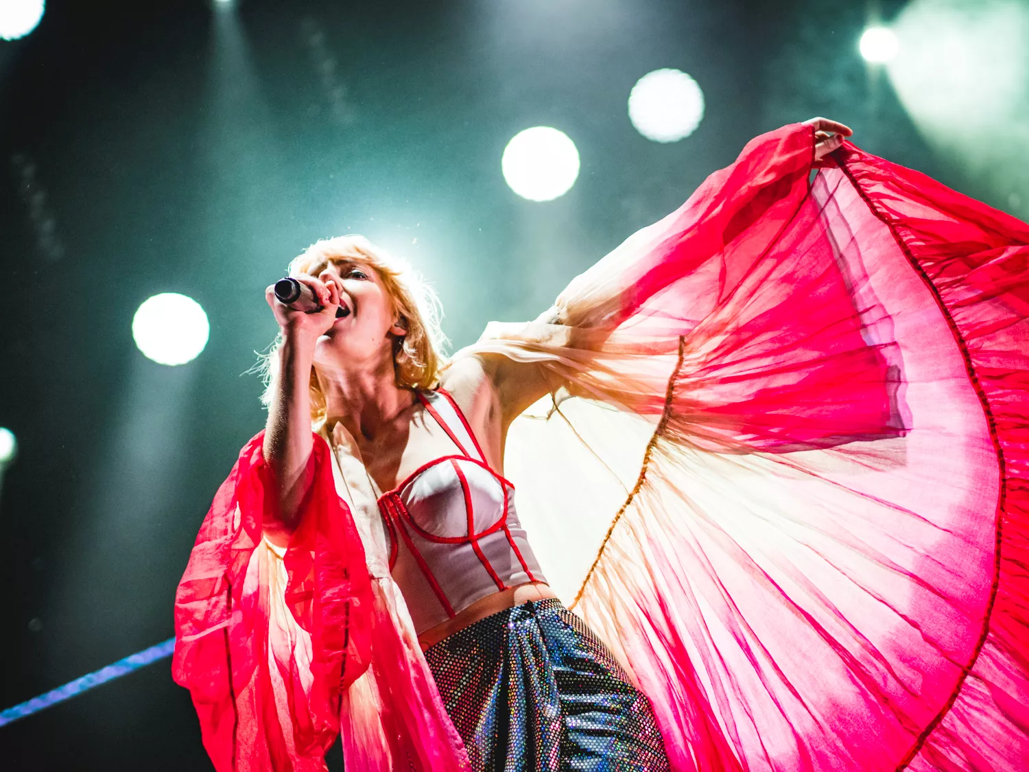 Se när Maggio helt oväntat gästar scenen