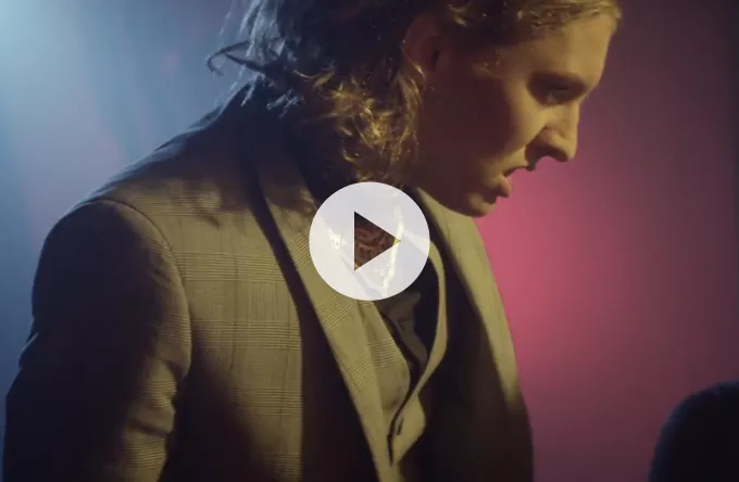 Se ny rå video med Dúné