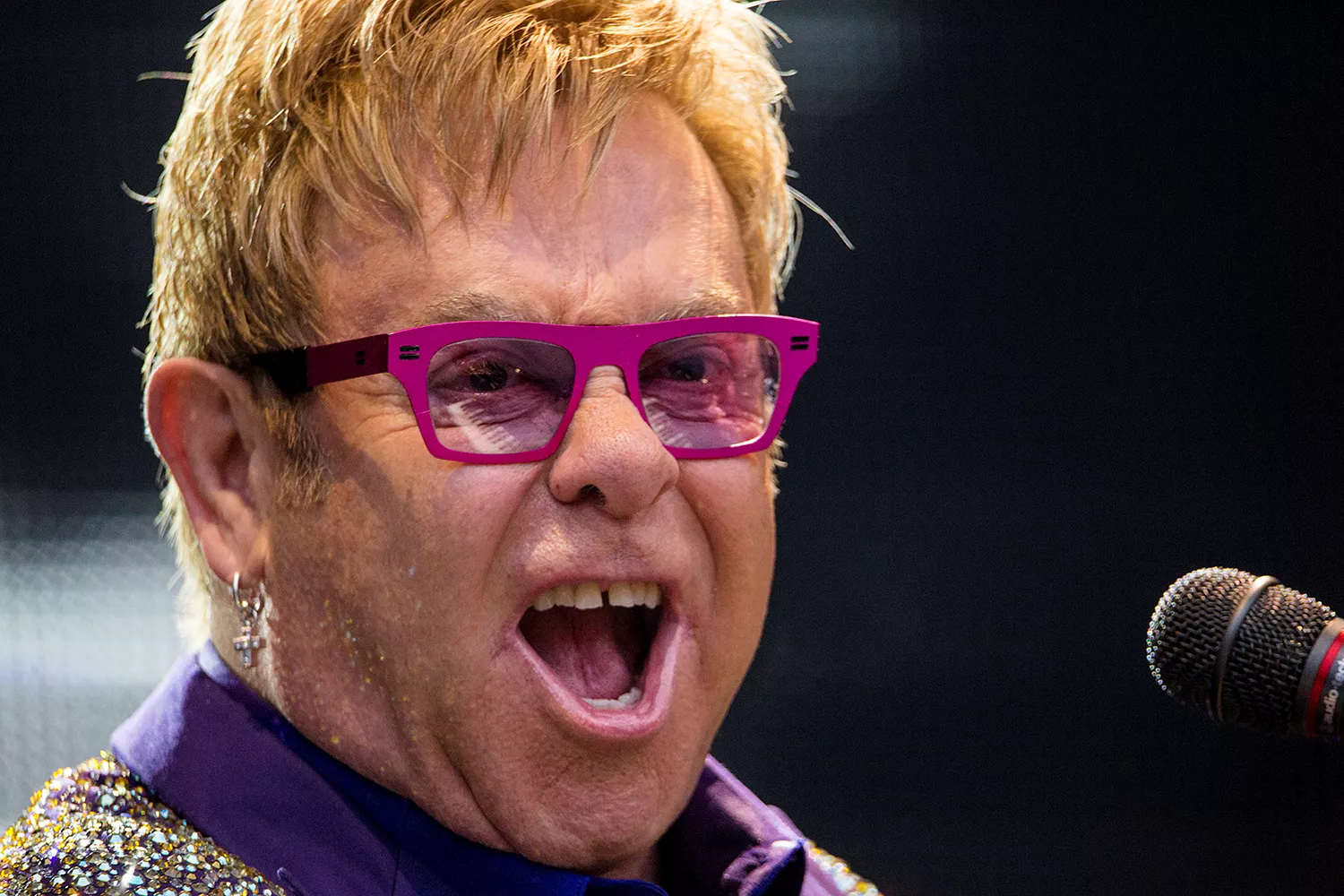 Hør: Elton John klar med ny sang