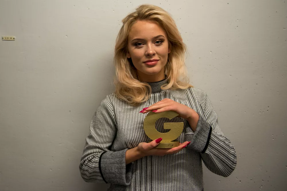 Zara Larsson: "Det är mycket som pågår bakom kulisserna" 