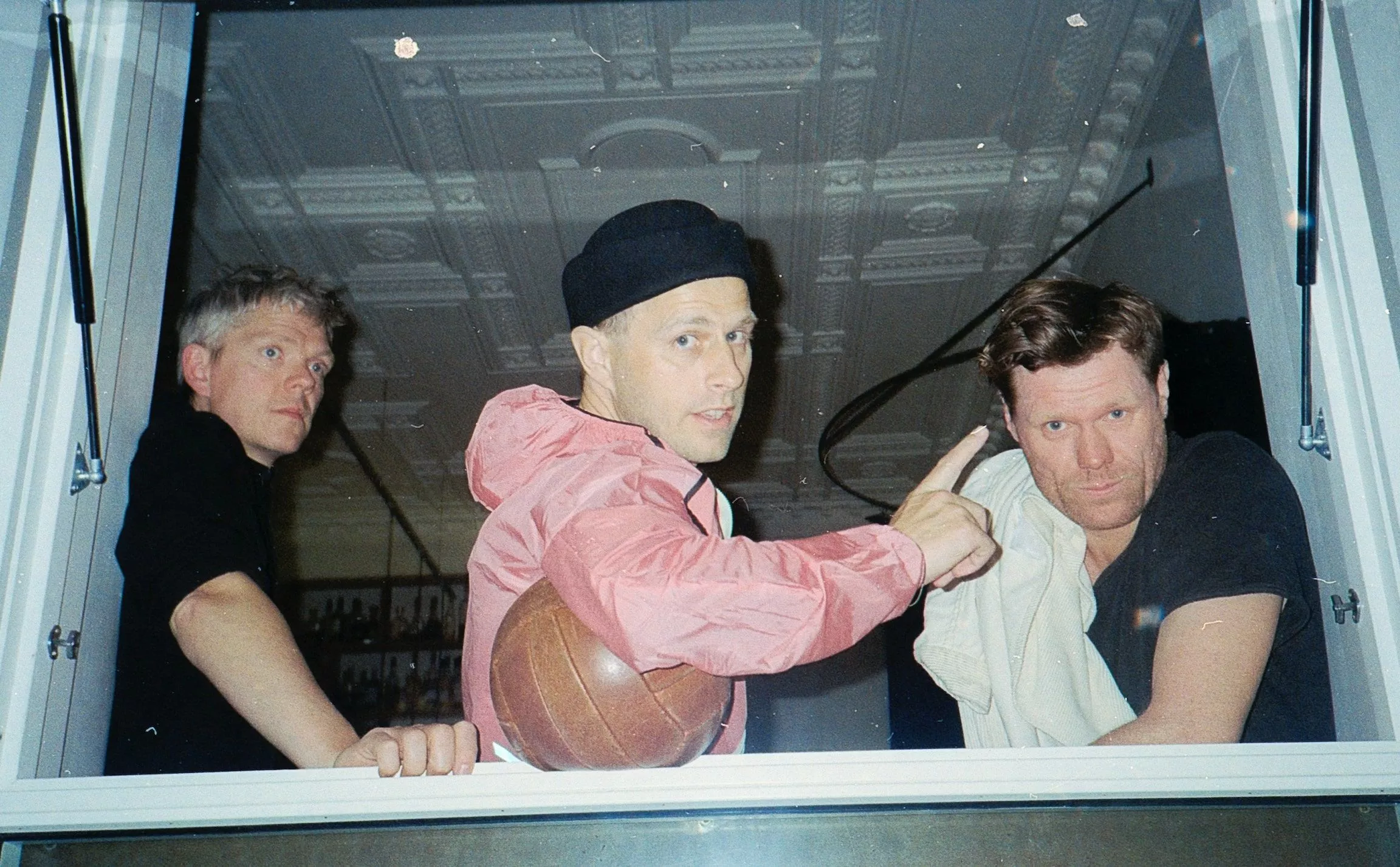 MERE END EN KLUB: Se ny video fra albumaktuelle Folkeklubben