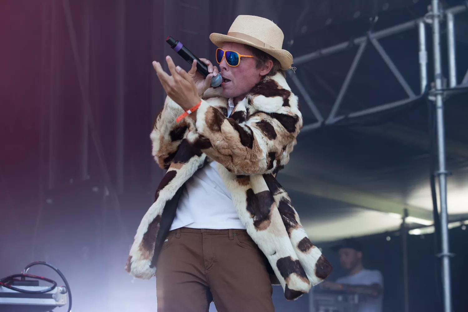 — Jeg facetimer Chirag i baris