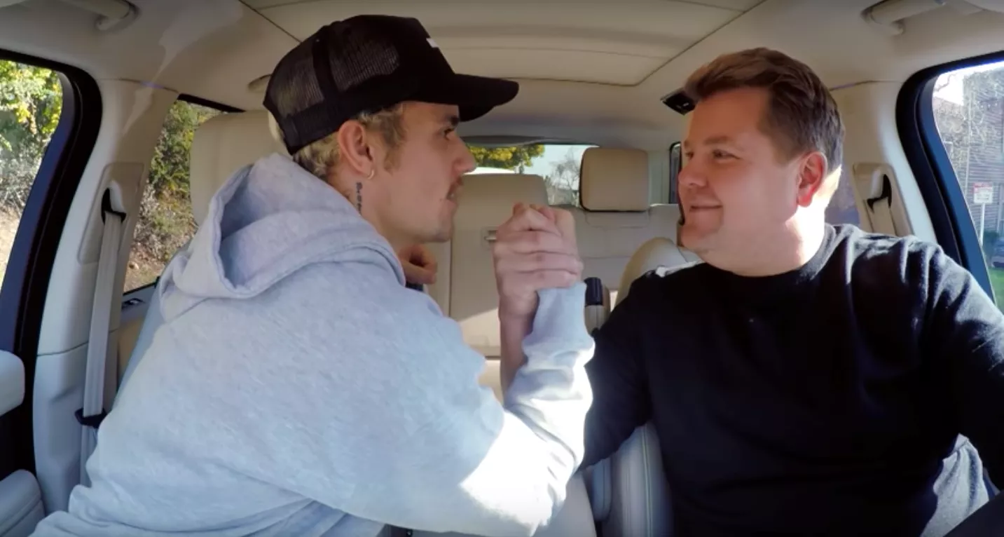 Carpool Karaoke: Justin Bieber lægger arm med James Corden