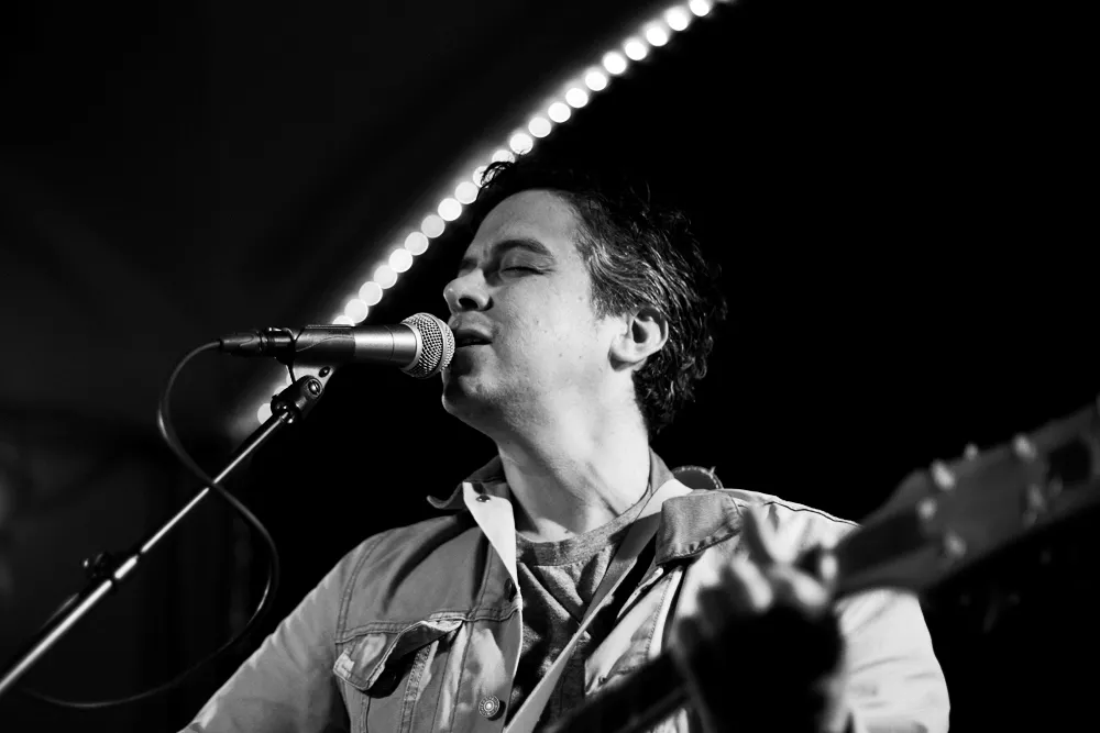 En gammal transistorradio till artist 