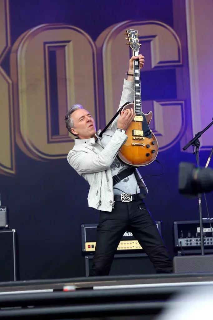 Thunder spelar på Atlas Rock