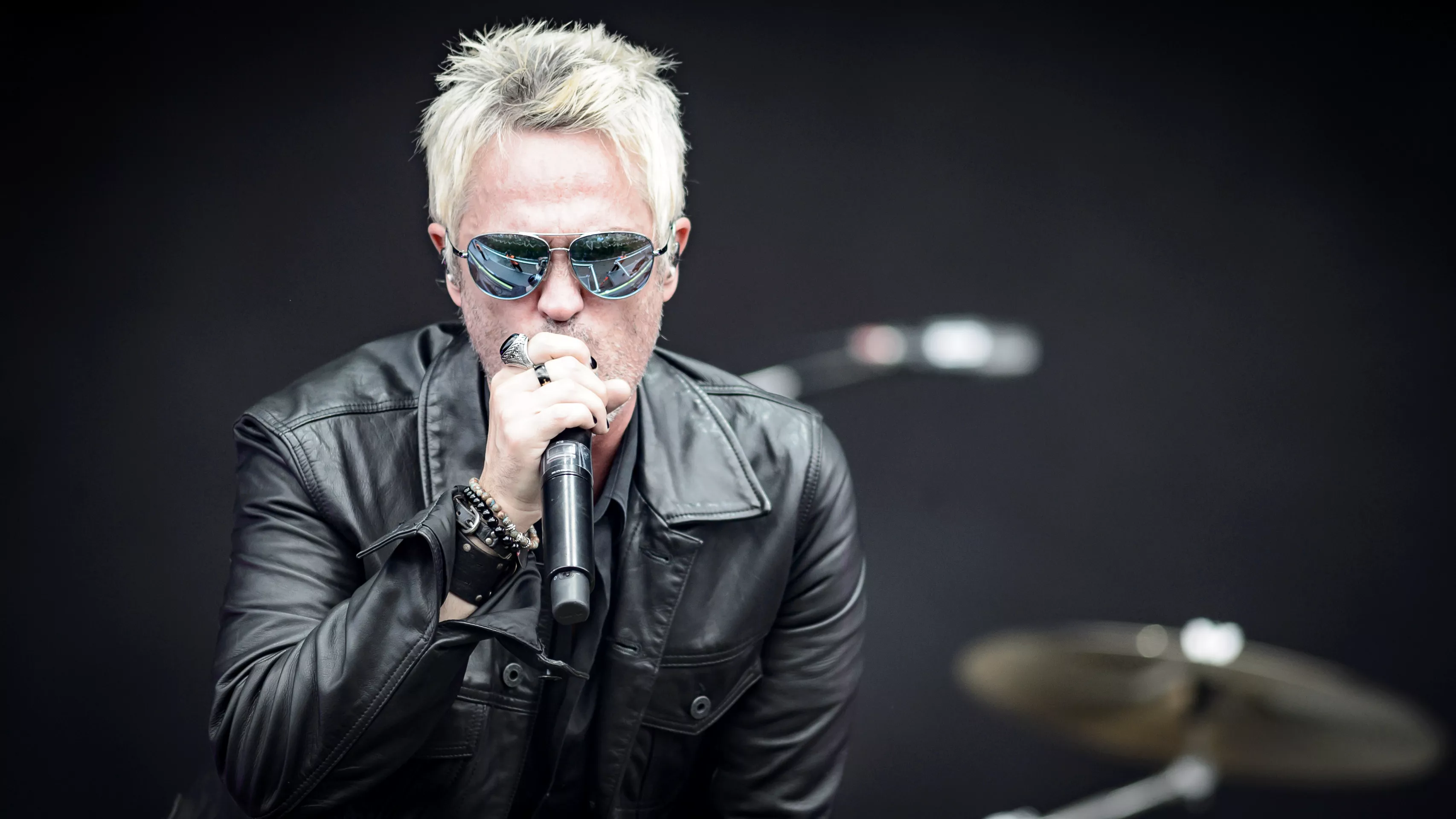 Selvudslettende vitalitet midt i fortidens mørke