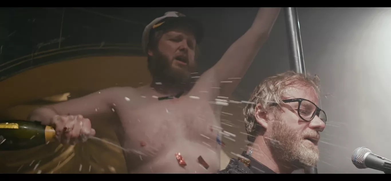 Sømandsstrip i ny musikvideo med The National 
