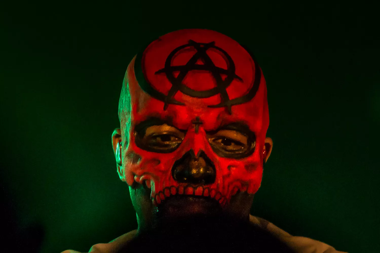 Maskinpistolen holdt maskebal i varmestuen