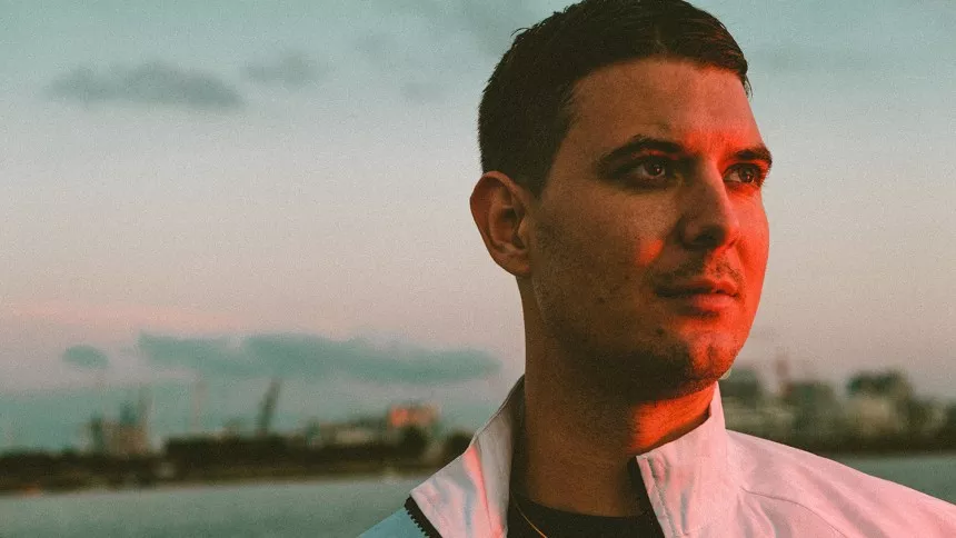 Digter Caspar Eric om sin musiksmag: "Jeg ville gerne skrive noget til Nik & Jay"