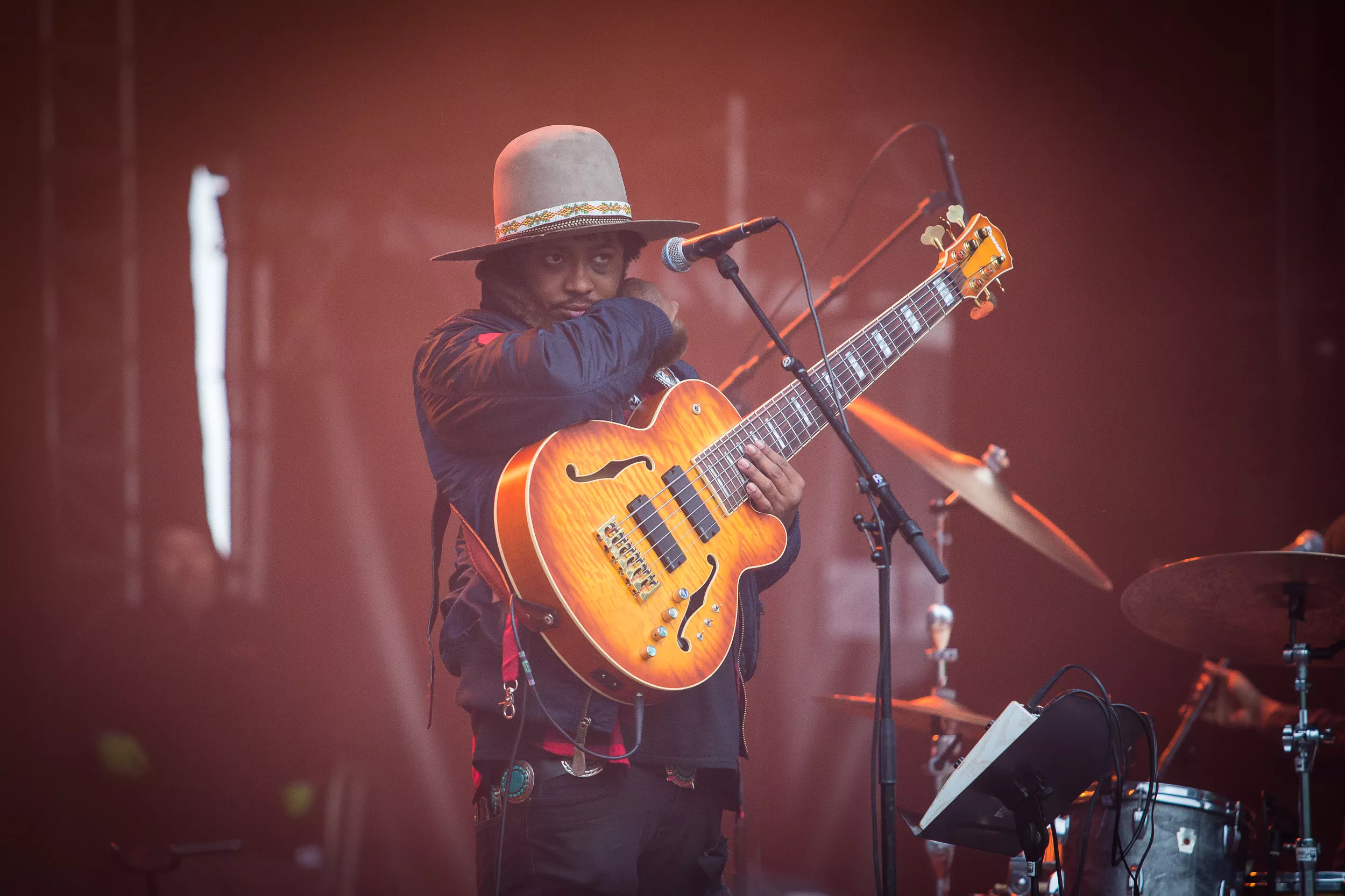 Selvransakende og ambisiøst, men også med en litt vel stor dose humor