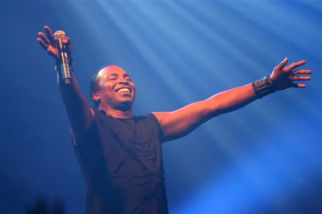 Reportage: 90’er-eurodance-fest indtog Forum